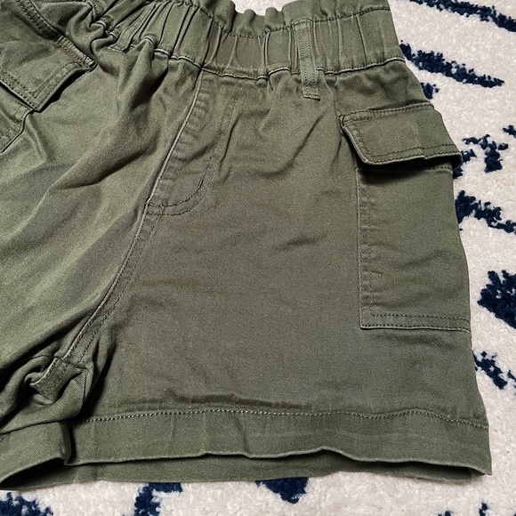 Khaki Green Elastic Band Shorts - Picture 2 of 2